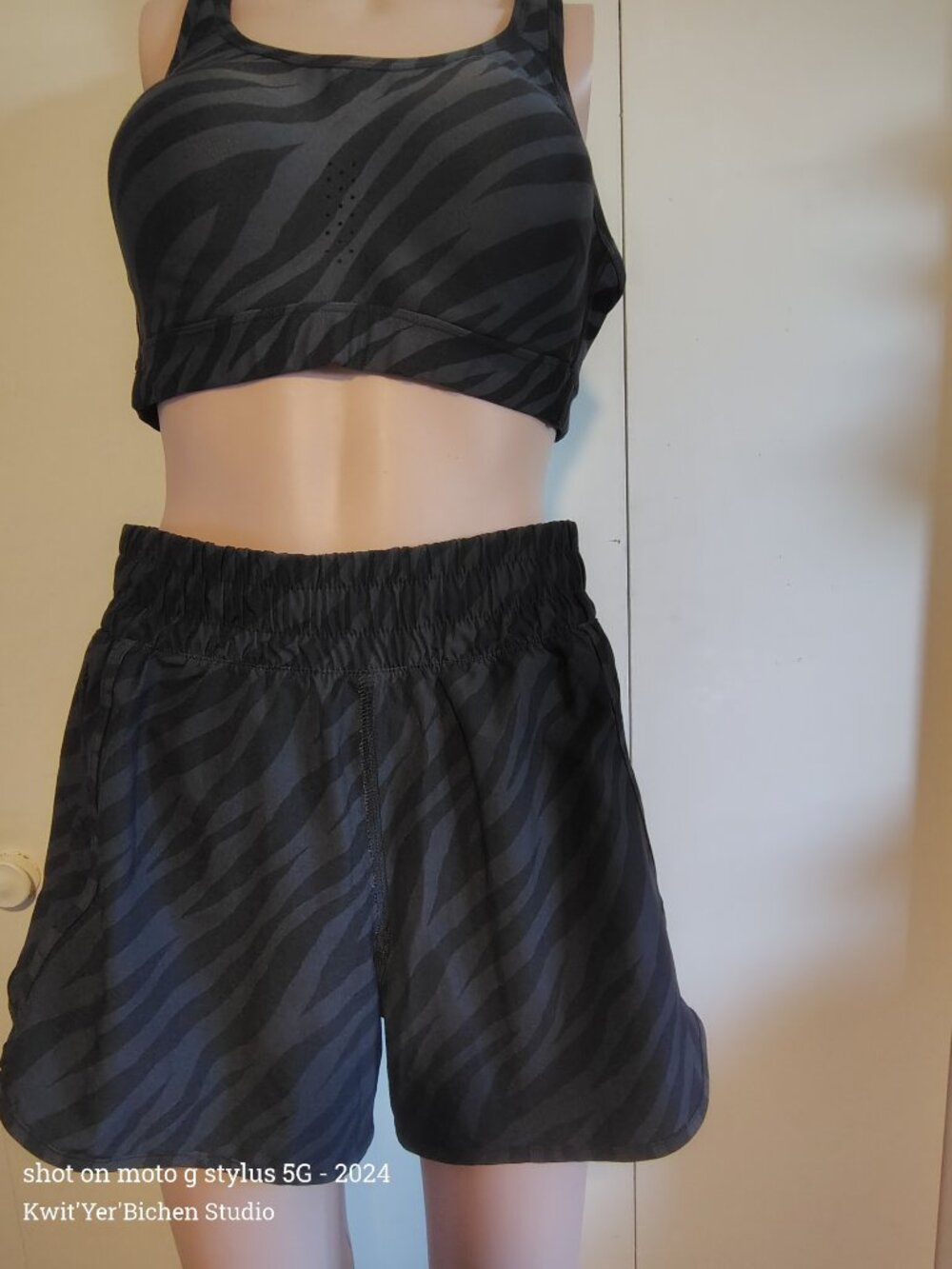 Women's athletic shorts & sports bra set AVIA